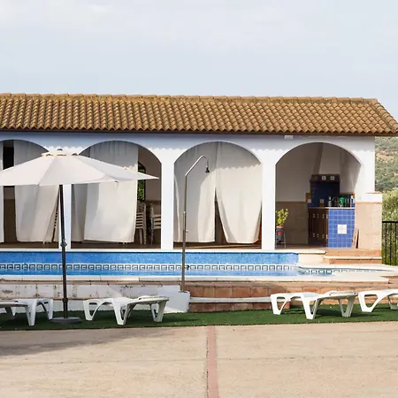 Casa El Abuelo Tomas بيت للعطل